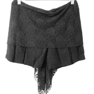 💕 designer Denis Gagnon black lace short/ skort